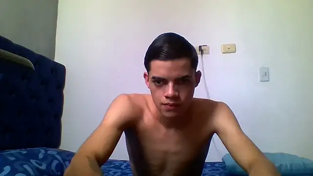 Snapshot of Latinos_2001 chatting on May 2026 03:44:02 PM Latinos 2001 online show from May 2026 03:44:02 PM