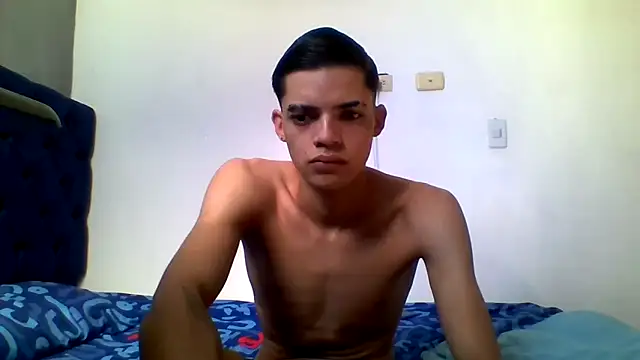 Snapshot of Latinos_2001 chatting on May 2026 01:17:02 PM Latinos 2001 online show from May 2026 01:17:02 PM