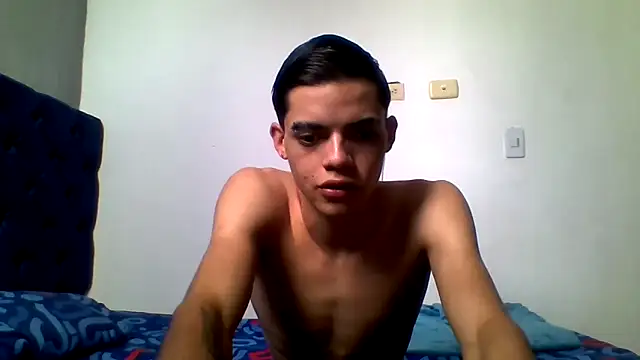 Snapshot of Latinos_2001 chatting on May 2026 04:26:02 PM Latinos 2001 online show from May 2026 04:26:02 PM