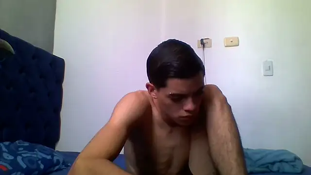 Snapshot of Latinos_2001 chatting on June 2026 04:17:01 PM Latinos 2001 online show from June 2026 04:17:01 PM