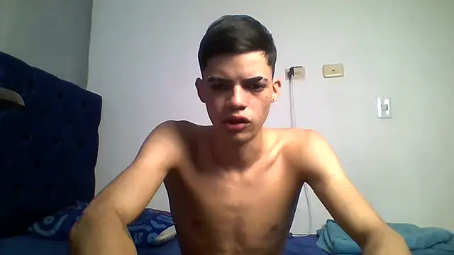 Snapshot of Latinos_2001 chatting on June 2026 12:31:02 PM Latinos 2001 online show from June 2026 12:31:02 PM