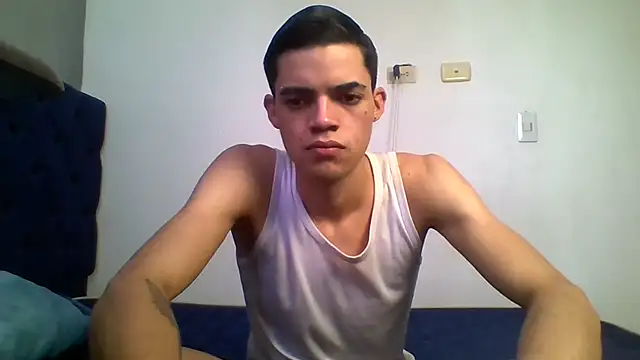 Snapshot of Latinos_2001 chatting on July 2026 02:14:02 PM Latinos 2001 online show from July 2026 02:14:02 PM
