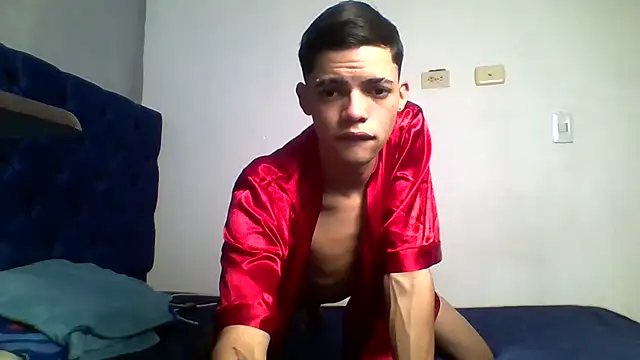 Snapshot of Latinos_2001 chatting on July 2026 01:54:01 AM Latinos 2001 online show from July 2026 01:54:01 AM