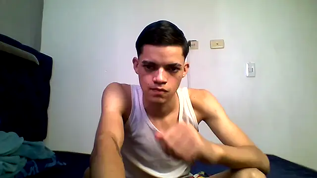 Snapshot of Latinos_2001 chatting on July 2026 01:31:01 PM Latinos 2001 online show from July 2026 01:31:01 PM