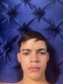 Snapshot of Latinos_2001 chatting on July 2026 01:34:01 AM Latinos 2001 online show from July 2026 01:34:01 AM