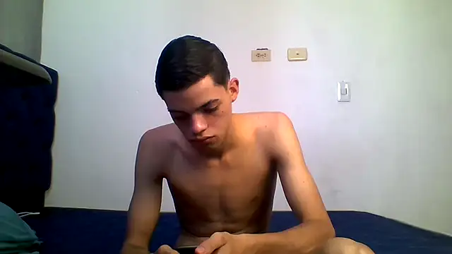 Snapshot of Latinos_2001 chatting on July 2026 02:13:01 PM Latinos 2001 online show from July 2026 02:13:01 PM