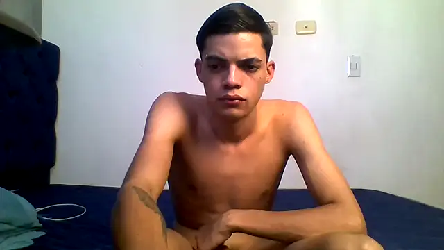Snapshot of Latinos_2001 chatting on July 2026 06:20:01 PM Latinos 2001 online show from July 2026 06:20:01 PM