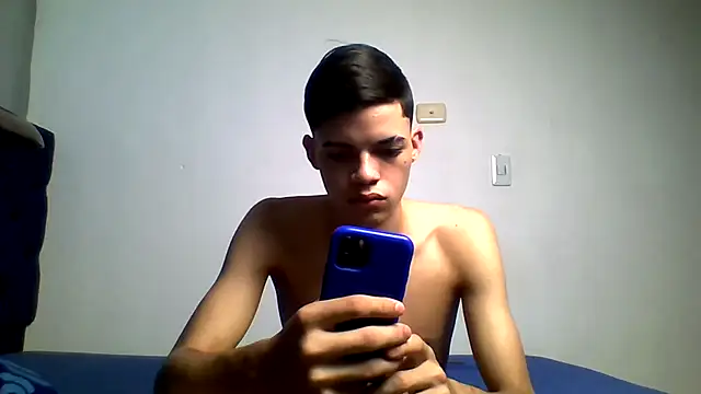 Snapshot of Latinos_2001 chatting on August 2026 12:47:01 PM Latinos 2001 online show from August 2026 12:47:01 PM