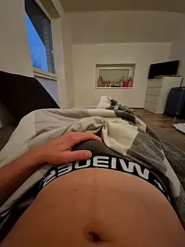 Snapshot of Feuer_boy chatting on January 2025 04:15:01 PM Feuer boy online show from January 2025 04:15:01 PM