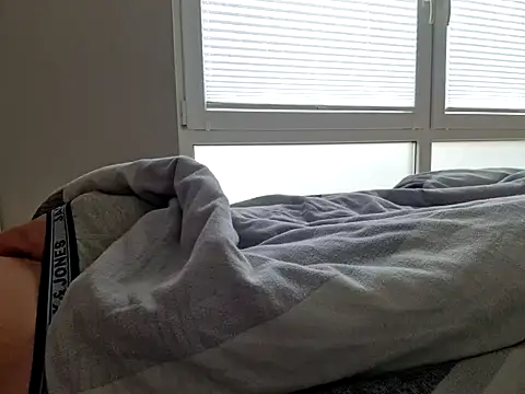 Snapshot of Feuer_boy chatting on January 2025 12:48:01 PM Feuer boy online show from January 2025 12:48:01 PM