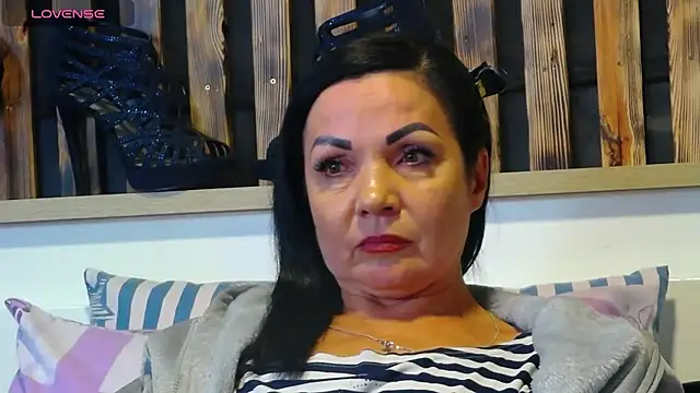 Tory Lovi online show from September 2025 08:32:02 PM