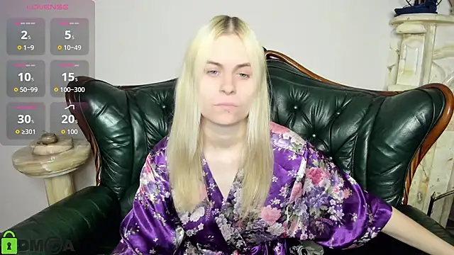 HillEva online show from November 2025 08:29:01 PM