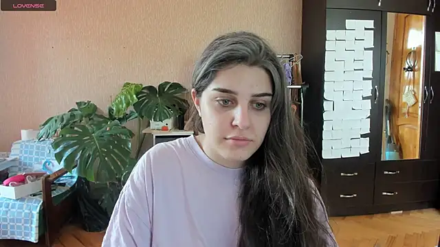 Snapshot of _Roselina_ chatting on July 2026 07:44:01 AM Roselina online show from July 2026 07:44:01 AM
