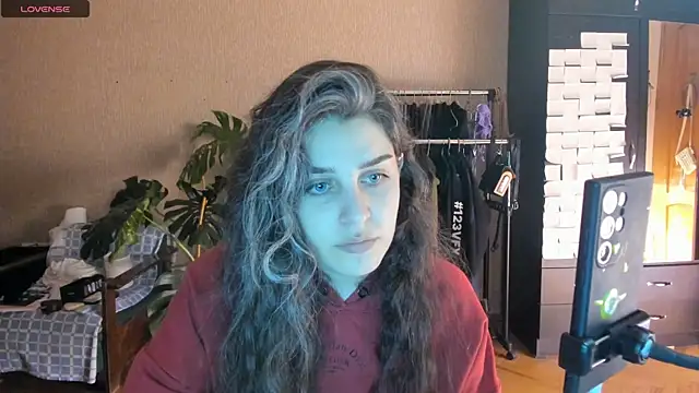 Snapshot of _Roselina_ chatting on July 2026 06:43:02 PM Roselina online show from July 2026 06:43:02 PM