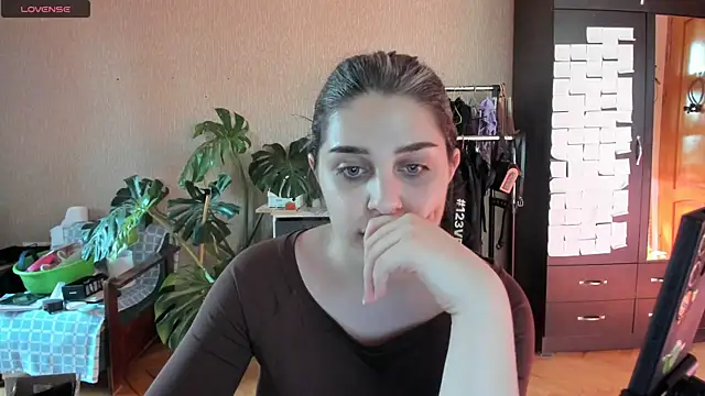 Snapshot of _Roselina_ chatting on July 2026 03:32:02 PM Roselina online show from July 2026 03:32:02 PM