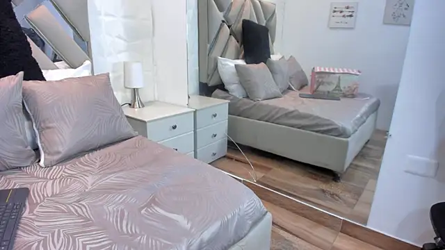 raquell moore online show from September 2025 04:18:01 PM