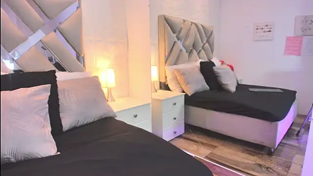 raquell moore online show from April 2026 11:54:02 AM