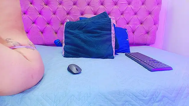 Auroraa miller online show from September 2025 11:56:02 AM