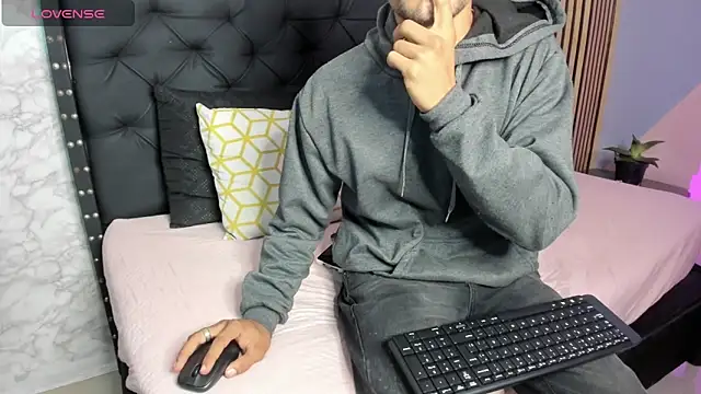 Snapshot of stefany_pablo1 chatting on March 2025 01:29:02 PM stefany pablo1 online show from March 2025 01:29:02 PM