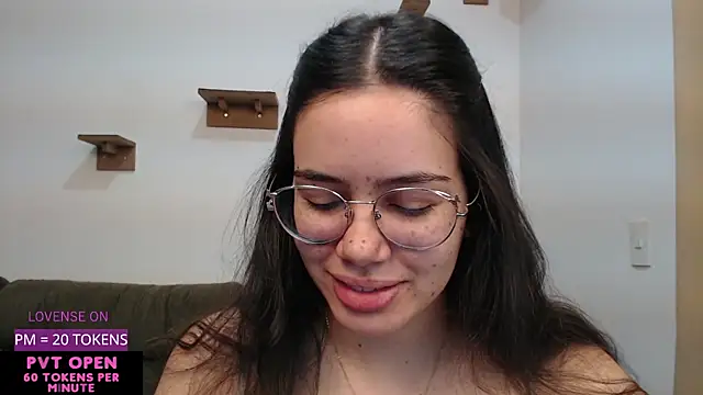Snapshot of crystalll_room chatting on September 2025 05:28:02 AM crystalll room online show from September 2025 05:28:02 AM