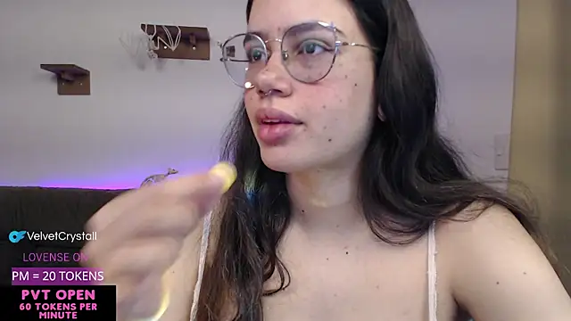 Snapshot of crystalll_room chatting on October 2025 05:59:02 AM crystalll room online show from October 2025 05:59:02 AM