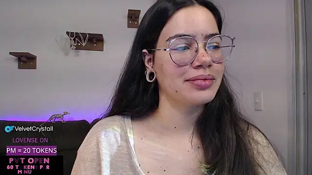 Snapshot of crystalll_room chatting on October 2025 04:10:02 AM crystalll room online show from October 2025 04:10:02 AM