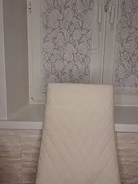 Anesteishen online show from November 2025 04:37:01 AM