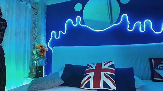 JeanneSabatier online show from April 2026 07:48:01 PM