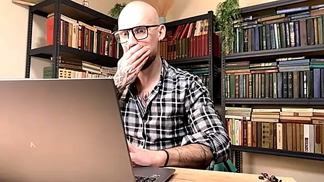 AssHunter4k online show from February 2025 01:44:01 PM