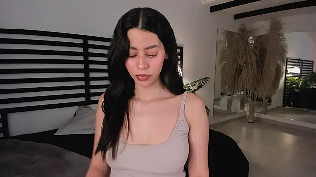 hannah brady online show from January 2025 08:00:01 PM