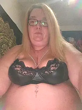 diosacurvy1984 online show from November 2025 10:54:01 PM