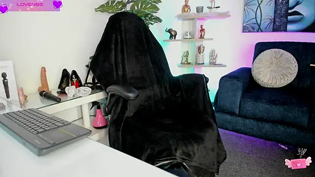 Snapshot of VioletParkker chatting on February 2025 11:32:01 AM VioletParkker online show from February 2025 11:32:01 AM