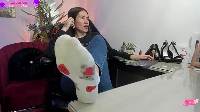 Snapshot of VioletParkker chatting on February 2025 02:38:02 PM VioletParkker online show from February 2025 02:38:02 PM