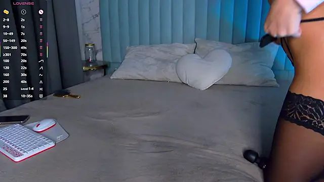 Snapshot of AmberShays chatting on November 2025 04:23:01 PM AmberShays online show from November 2025 04:23:01 PM