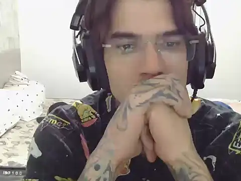 Snapshot of smokingink chatting on April 2026 01:21:02 AM smokingink online show from April 2026 01:21:02 AM
