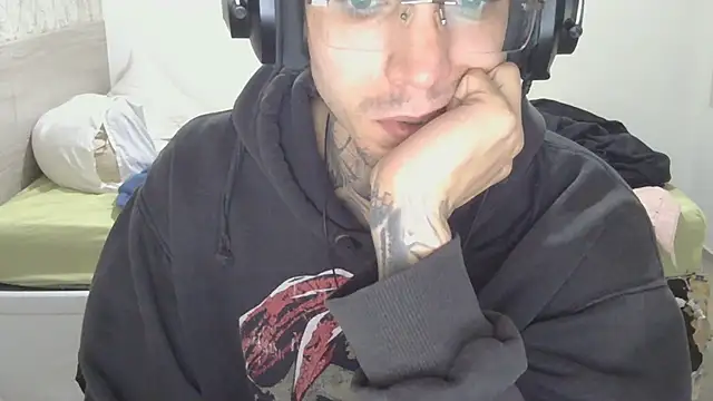 Snapshot of smokingink chatting on May 2026 07:32:02 PM smokingink online show from May 2026 07:32:02 PM