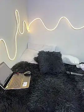 Michell sr online show from March 2025 04:57:02 AM