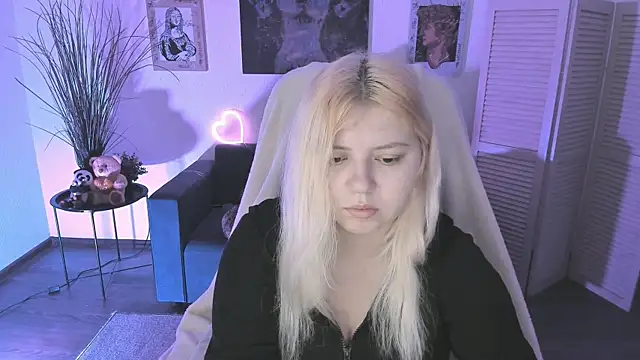 DiaAngell online show from November 2025 08:45:01 PM