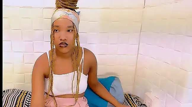 EroticSexyPrada online show from March 2025 05:00:02 AM