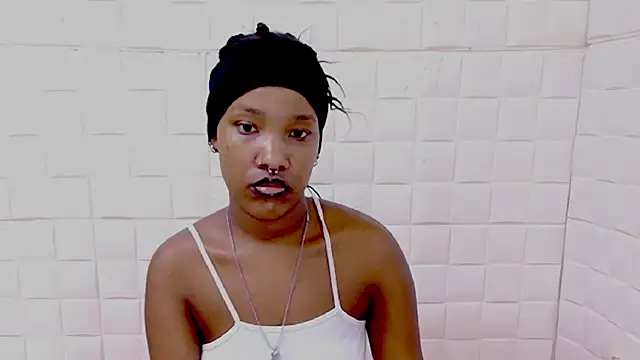 EroticSexyPrada online show from April 2026 05:39:02 PM