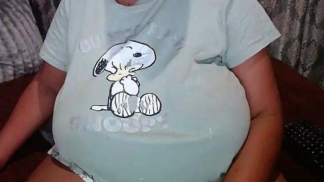 Snapshot of BUBBLYBUNNYxx chatting on May 2026 05:52:02 PM BUBBLYBUNNYxx online show from May 2026 05:52:02 PM