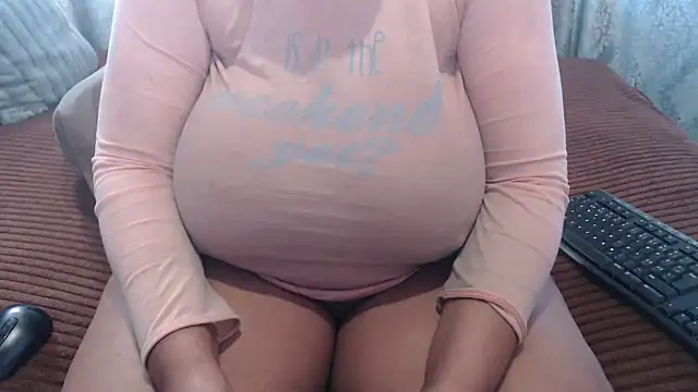 Snapshot of BUBBLYBUNNYxx chatting on May 2026 05:27:02 AM BUBBLYBUNNYxx online show from May 2026 05:27:02 AM