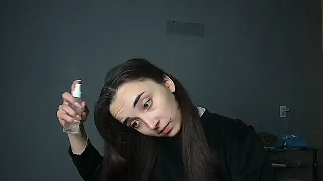 Eva Gloryy online show from October 2025 05:36:02 PM