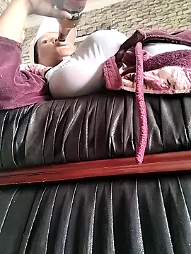 bubblendz1988 online show from October 2025 10:47:01 AM