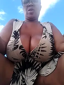 bubblendz1988 online show from February 2026 12:48:02 PM