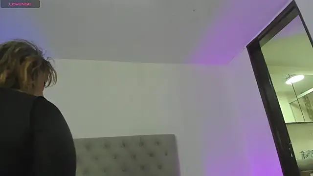 Dayana  Ospina online show from February 2025 07:38:02 PM