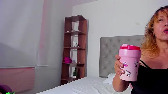 Dayana  Ospina online show from February 2025 07:41:02 PM