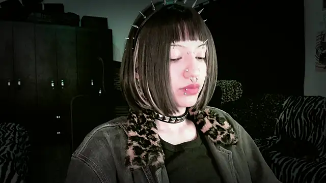 Snapshot of roxy_toxic chatting on May 2026 11:24:02 PM roxy toxic online show from May 2026 11:24:02 PM
