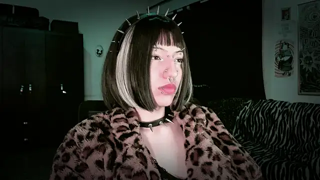 Snapshot of roxy_toxic chatting on May 2026 12:17:02 AM roxy toxic online show from May 2026 12:17:02 AM