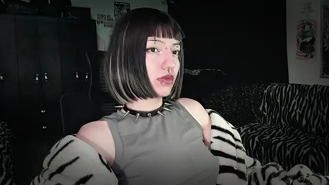 Snapshot of roxy_toxic chatting on May 2026 01:36:02 AM roxy toxic online show from May 2026 01:36:02 AM